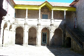 2. Rua General Alves Roçadas (Antigo Paço Episcopal e Seminário, Século XVII) - Guarda - Actualmente são as instalações do Paço da Cultura